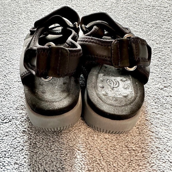 Women’s Easy Spirit Velcro Sandals - Size 9 - NWOT - Picture 2 of 5